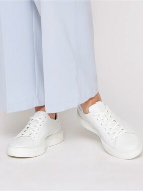 ECCO Women’s Street Tray White Leather  Sneakers